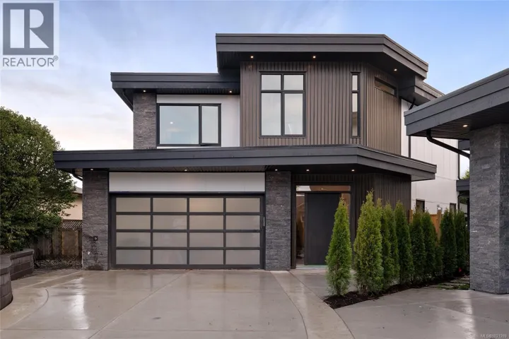 2295 Adela Pl, Sidney, British Columbia V8L1R2