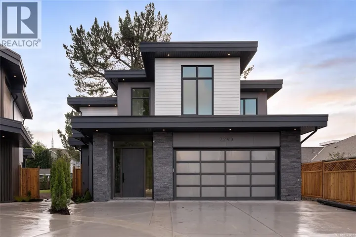 2293 Adela Pl, Sidney, British Columbia V8L1R2