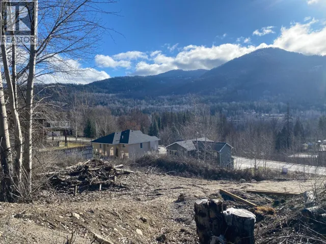 933 7th Street, Montrose, British Columbia V0G1P0