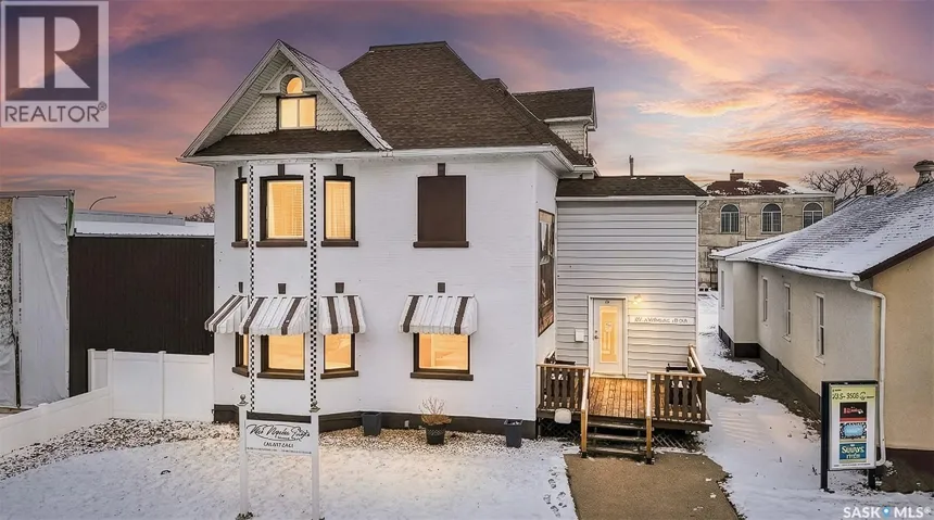 70 Stadacona STREET W, Moose Jaw, Saskatchewan S6H1Z1