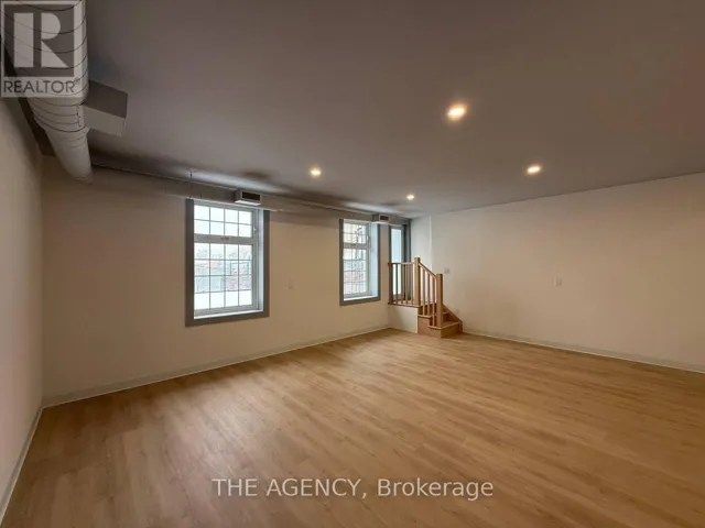 2ND - 221 MAIN STREET S, Newmarket (Central Newmarket), Ontario L3Y3Y9