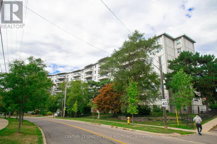 917 - 80 GRANDRAVINE DRIVE, Toronto (York University Heights), Ontario M3J1B2