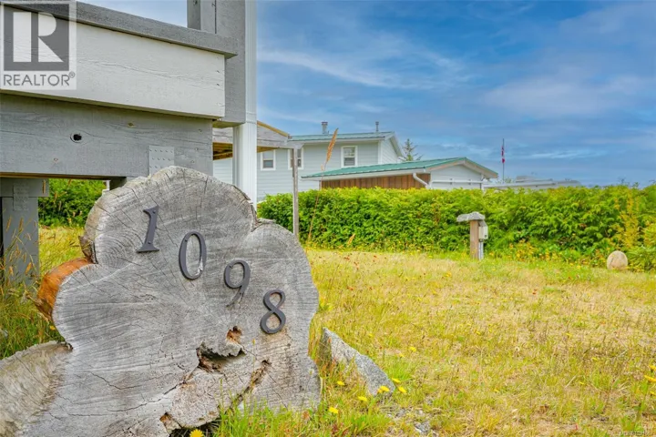 1098 Sixth Ave, Ucluelet, British Columbia V0R3A0