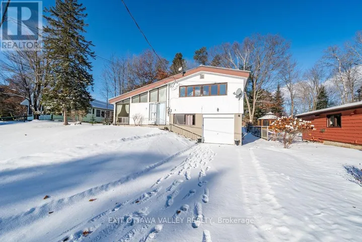 3 NEWTON CRESCENT, Deep River, Ontario K0J1P0