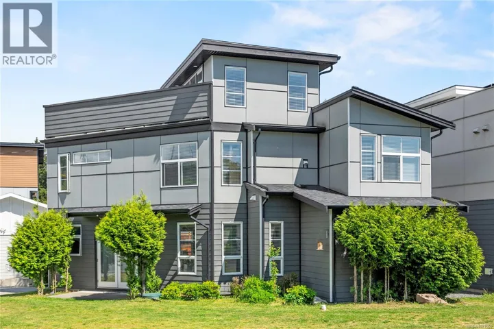 701 Strandlund Ave, Langford, British Columbia V9B3G2