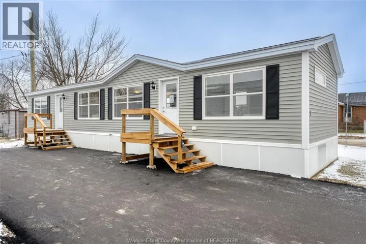 1 LINDA CRESCENT, Lakeshore, Ontario N8N2P4