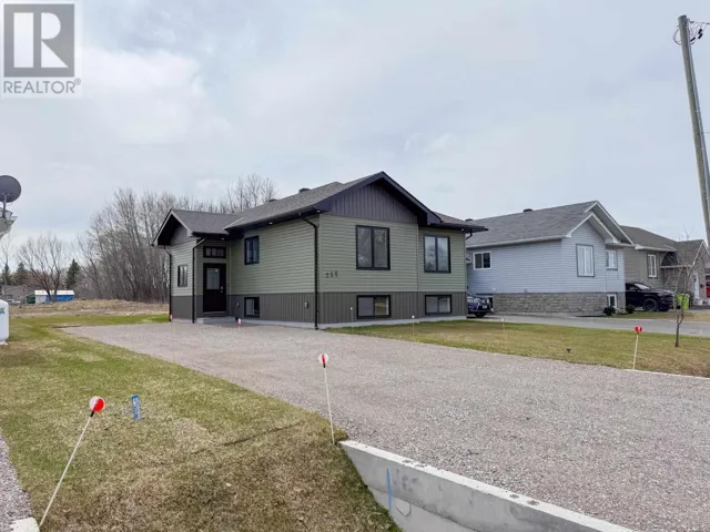 255 East Balfour ST, Sault Ste. Marie, Ontario P6C1W9