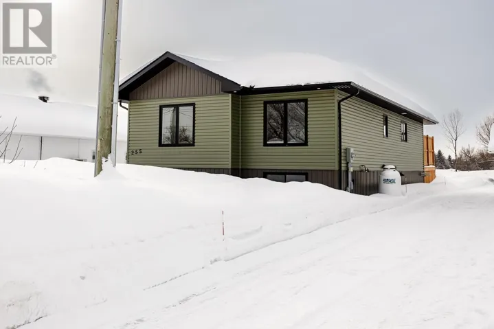 255 East Balfour ST, Sault Ste. Marie, Ontario P6C1W9