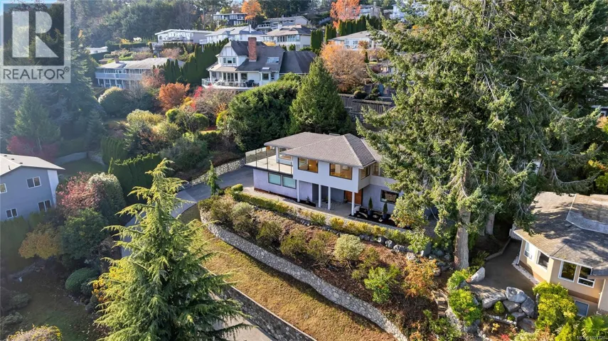 5198 Beckton Rd, Saanich, British Columbia V8Y2C1