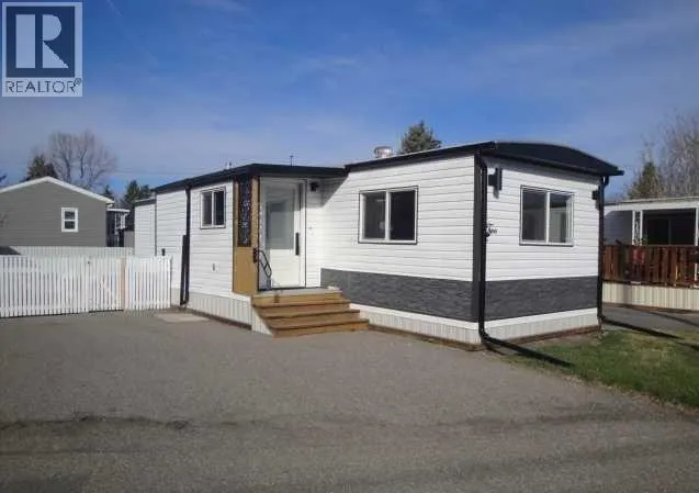 2, 2300 13th Street N, Lethbridge, Alberta T1H4E8