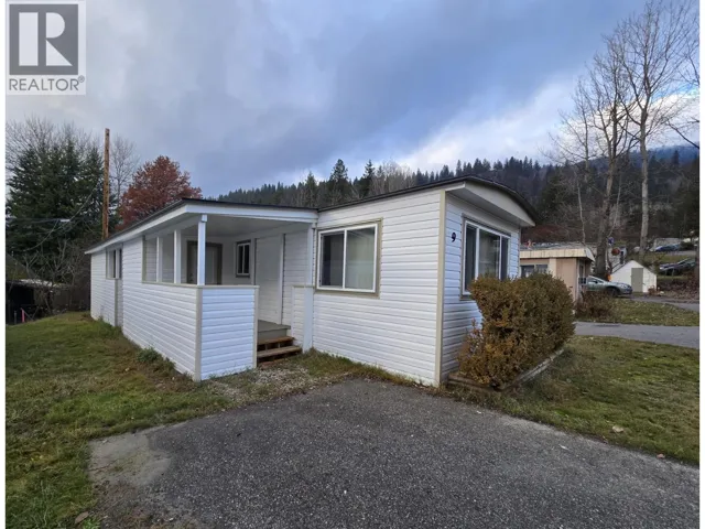 4029 Broadwater Road Unit# 9, Robson, British Columbia V1N4V6