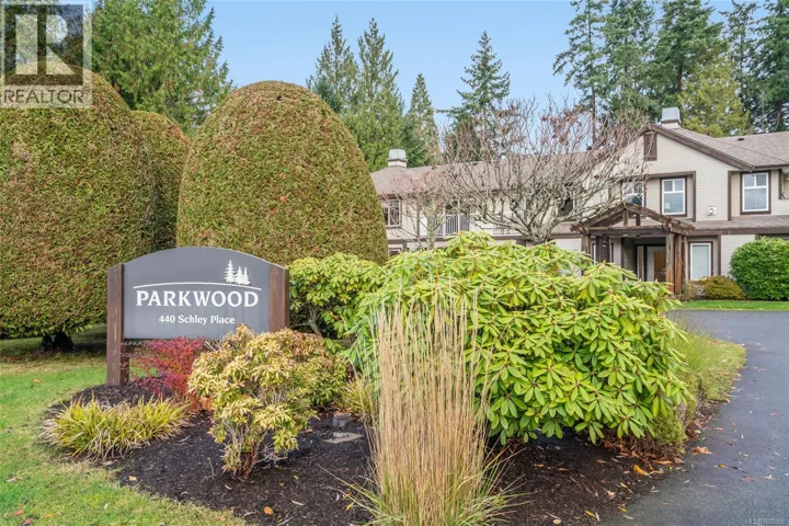 205 440 Schley Pl, Qualicum Beach, British Columbia V9K2M5