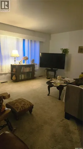 832 Peters AVENUE, Oxbow, Saskatchewan S0C2B0