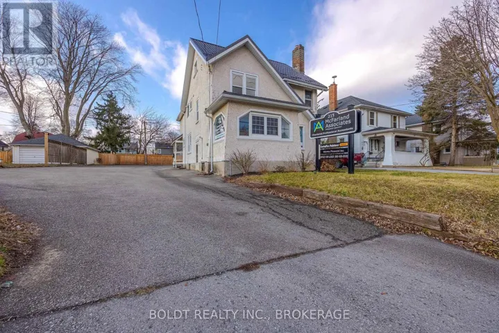 2D - 215 ONTARIO STREET, St. Catharines (Downtown), Ontario L2R5L2