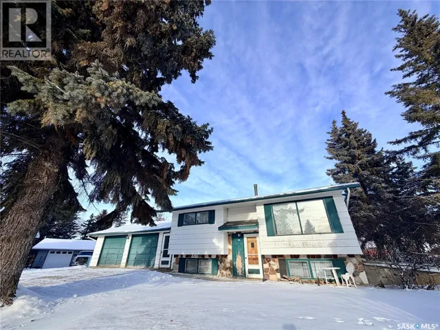 20 6th STREET E, Neilburg, Saskatchewan S0M2C0