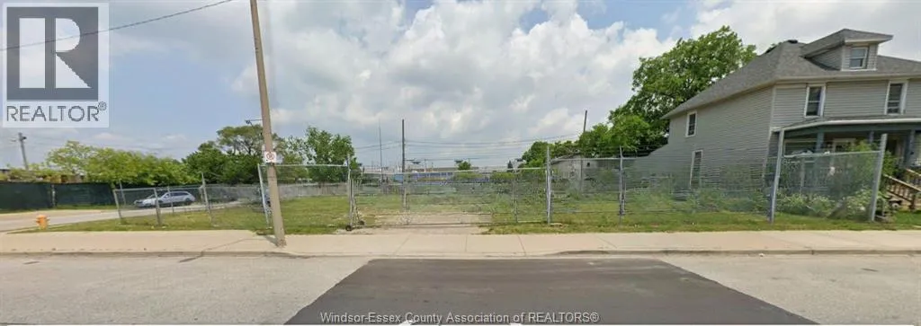 1306 DROUILLARD ROAD, Windsor, Ontario N8Y2R7