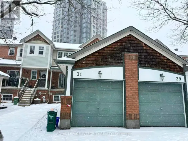 31 THORNBURY CRESCENT, Ottawa, Ontario K2G6C6