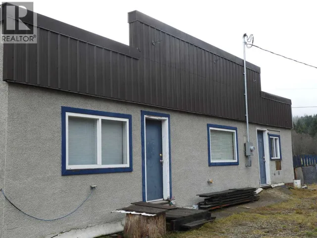 6904 Highway 6, Appledale, British Columbia V0G2J0