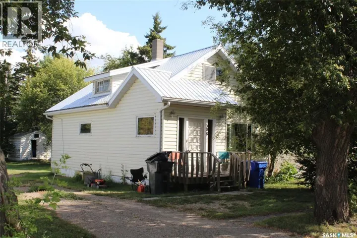 508 1st AVENUE E, Lampman, Saskatchewan S0C1N0