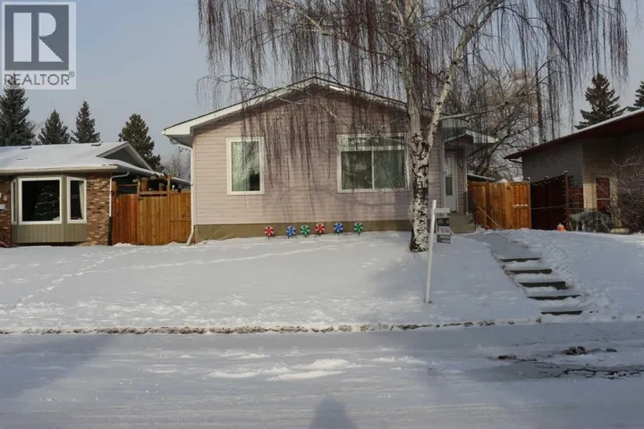 112 Woodvale Road SW, Calgary, Alberta T2W3M8