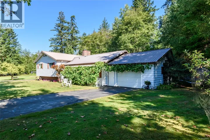 7602 Island Hwy N, Black Creek, British Columbia V9J1G3