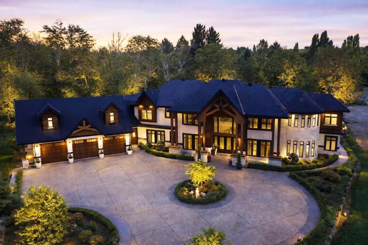 8486 HARVIE ROAD, Surrey, British Columbia V4N5X8