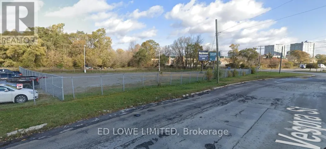 100 VESPRA STREET, Barrie (0 East), Ontario L4N2G9