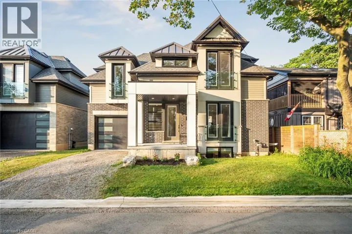 8 PAXTON Avenue, St. Catharines, Ontario L2N5H8