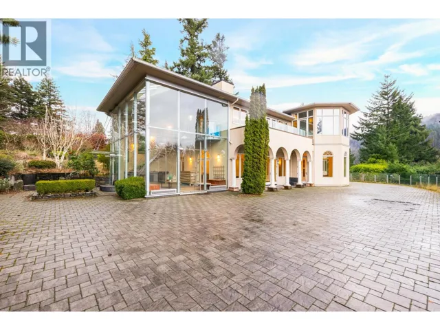 6220 SUMMIT AVENUE, West Vancouver, British Columbia V7W1Y2