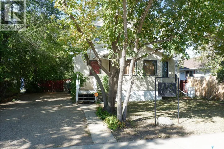 568 Stadacona STREET W, Moose Jaw, Saskatchewan S6H1Z9