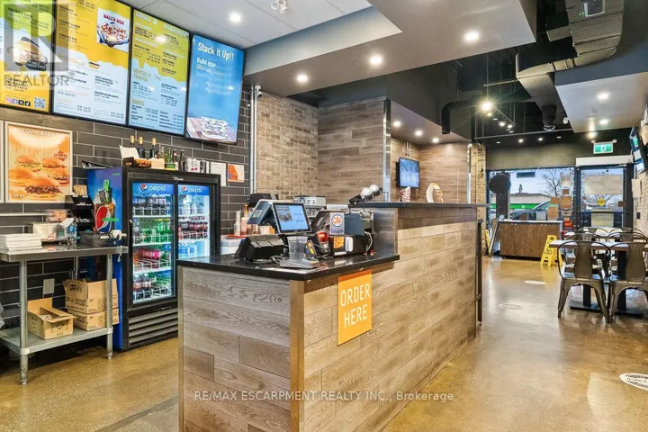 4A - 3701 PORTAGE ROAD, Niagara Falls (Stamford), Ontario L2J2K8