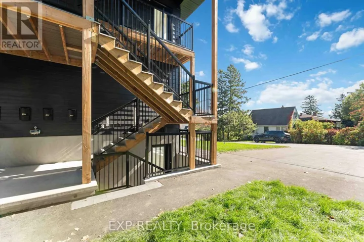 844 CONNAUGHT AVENUE, Ottawa, Ontario K2B5M4