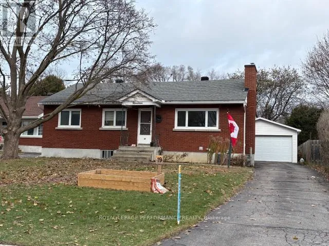 19 MOWAT STREET N, Ottawa, Ontario K1J6R1