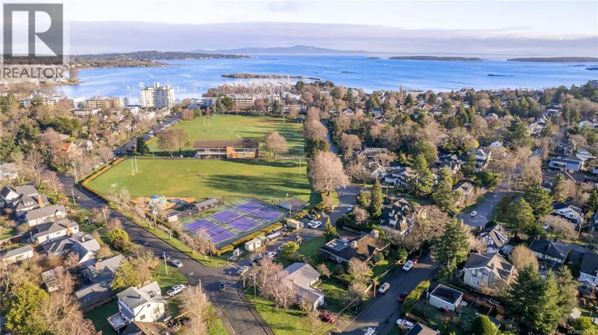 2409 Currie Rd, Oak Bay, British Columbia V8S3B5