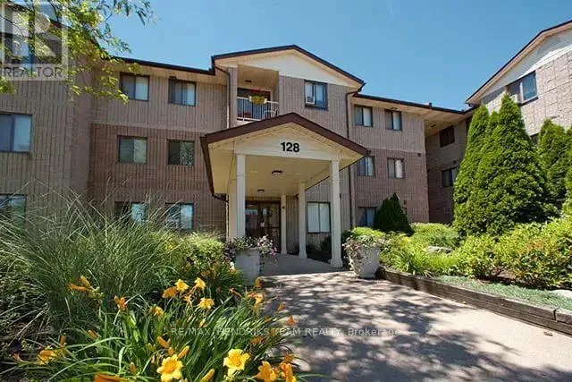 302 - 128 ST AUGUSTINE DRIVE, St. Catharines (Secord Woods), Ontario L2P3X6