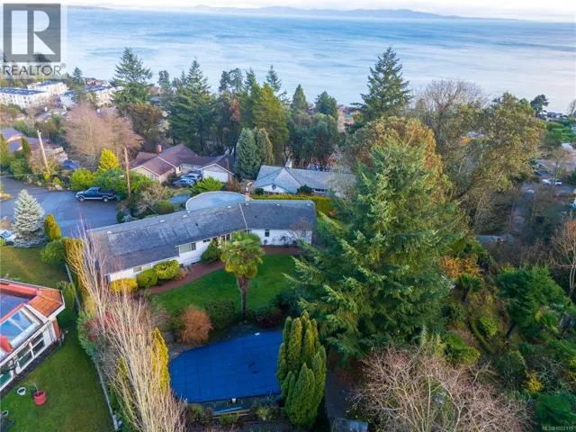 5054 Catalina Terr, Saanich, British Columbia V8Y2A5