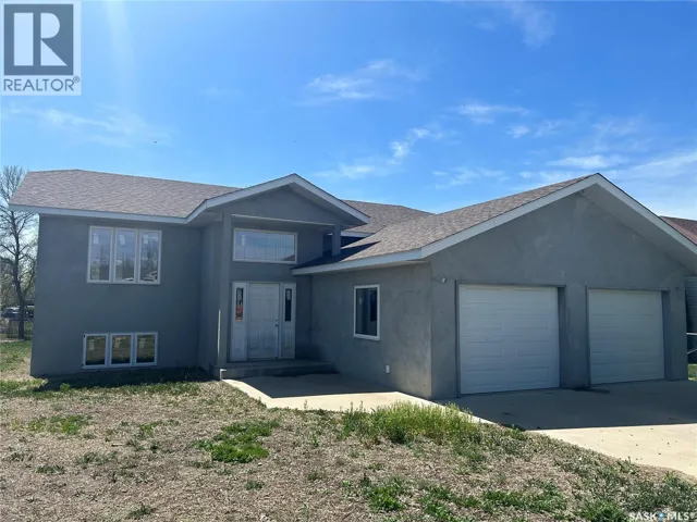 117 Carson BAY, Lampman, Saskatchewan S0C0B5