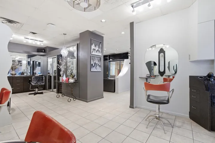 11510 100 Ave NW, Edmonton, Alberta T5K2K7