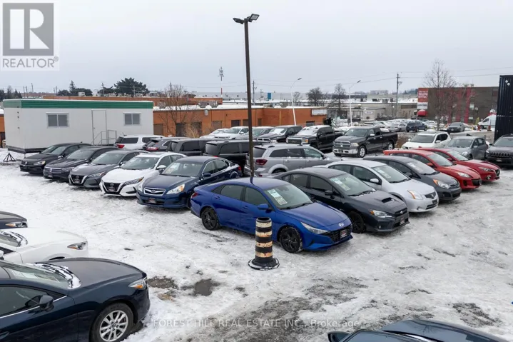 B - 1113 FINCH AVENUE W, Toronto (York University Heights), Ontario M3J2P7