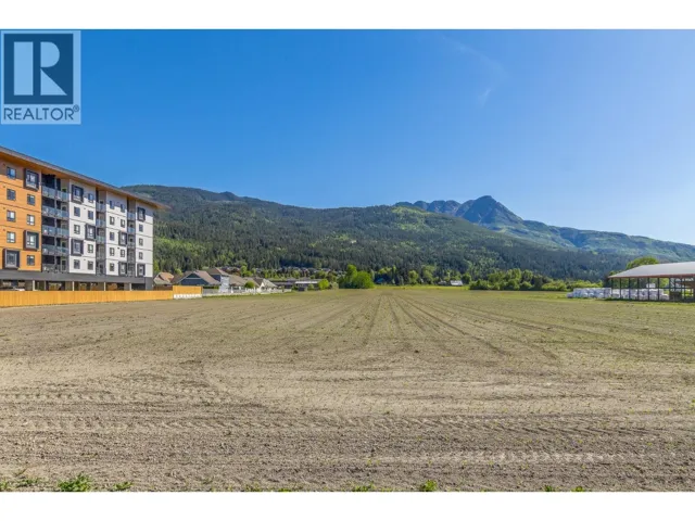 1490 10 Avenue SW, Salmon Arm, British Columbia V1E1T2