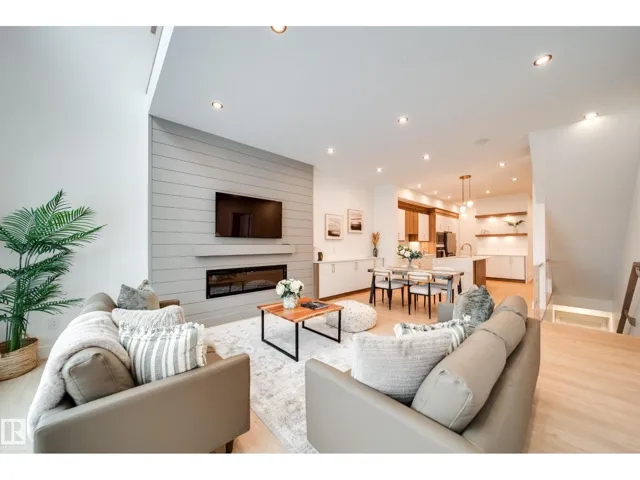 #2 20425 93 AV NW, Edmonton, Alberta T5T7C7