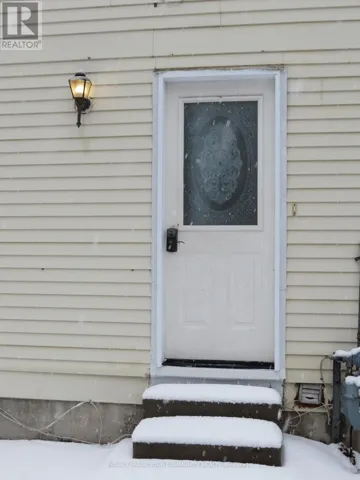 195 CASTLEBAR CRESCENT, Oshawa (Vanier), Ontario L1J7B3