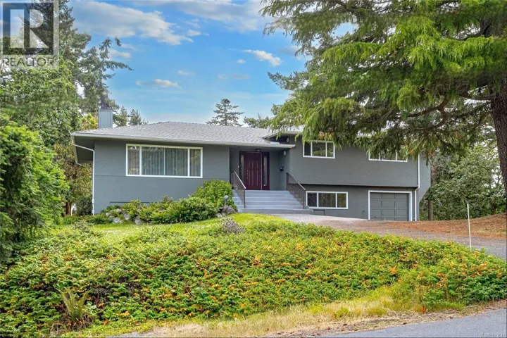 4725 Treetop Hts, Saanich, British Columbia V8Y1E3