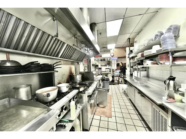141 10090 152 STREET, Surrey, British Columbia V3R8X8