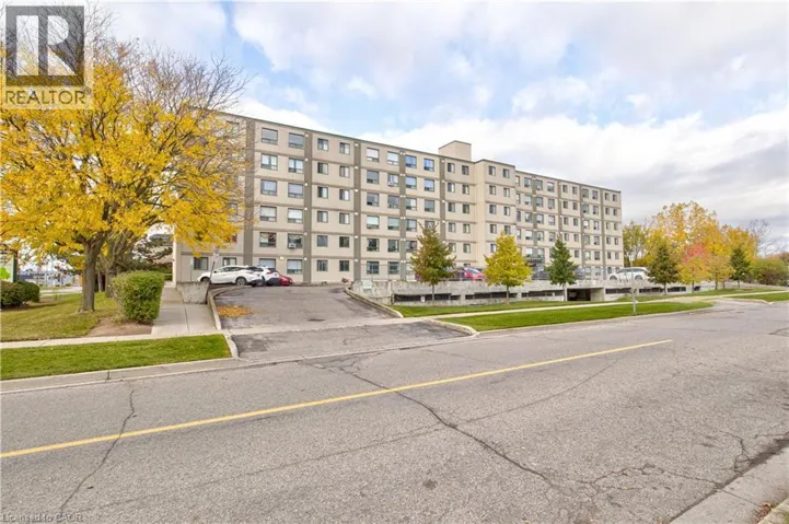 18 HOLBORN Court Unit# 104, Kitchener, Ontario N2A4A1
