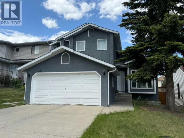 651 Macewan Drive NW, Calgary, Alberta T3K3R1