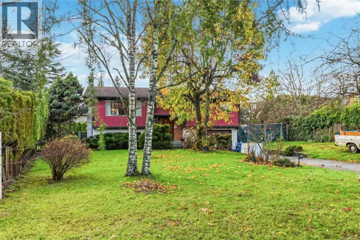 1969 Blackthorn Dr, Central Saanich, British Columbia V8M1V8