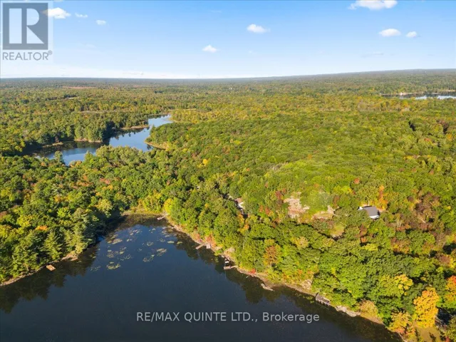 102 ATTWOOD LANE, Frontenac (Frontenac South), Ontario K0H1T0