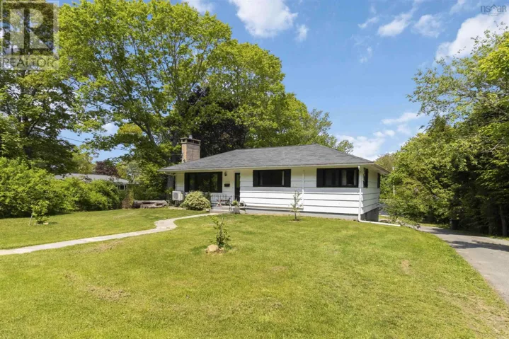 51 Albert Street, Bridgewater, Nova Scotia B4V1G7