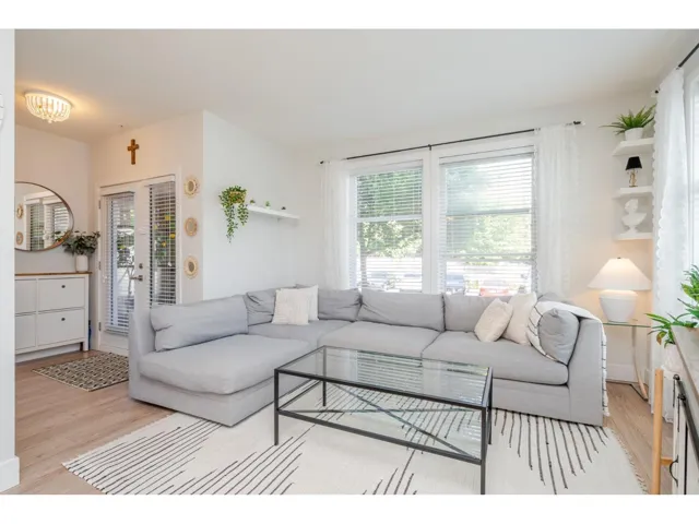 105 15956 86A AVENUE, Surrey, British Columbia V4N6N8